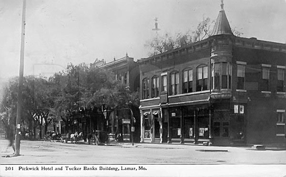 Pickwick and Tucker Banks building